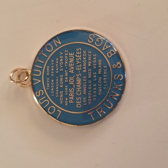 Lv charm - Picture 2 of 2